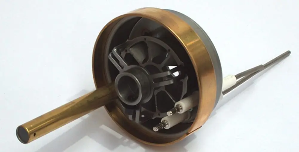 Innenteil eines Mischkopfes von Daikin, zusammengesetzt aus einem kreisrunden Gehäuse und einem zentralen Mechanismus mit elektrischen Anschlüssen.